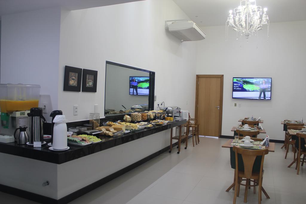 Pratti Hotel ลินญาริส ภายนอก รูปภาพ