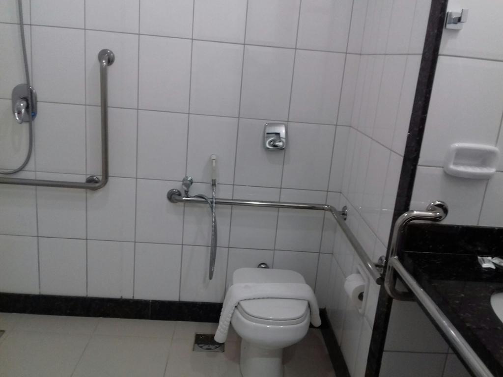 Pratti Hotel ลินญาริส ภายนอก รูปภาพ