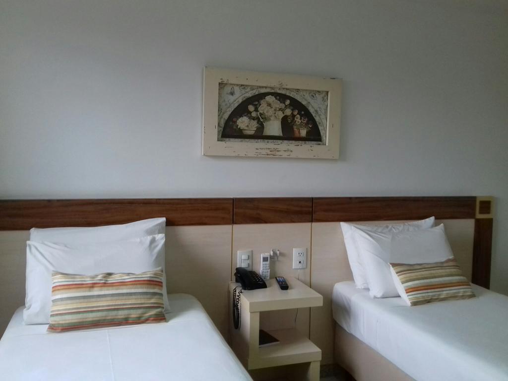 Pratti Hotel ลินญาริส ภายนอก รูปภาพ