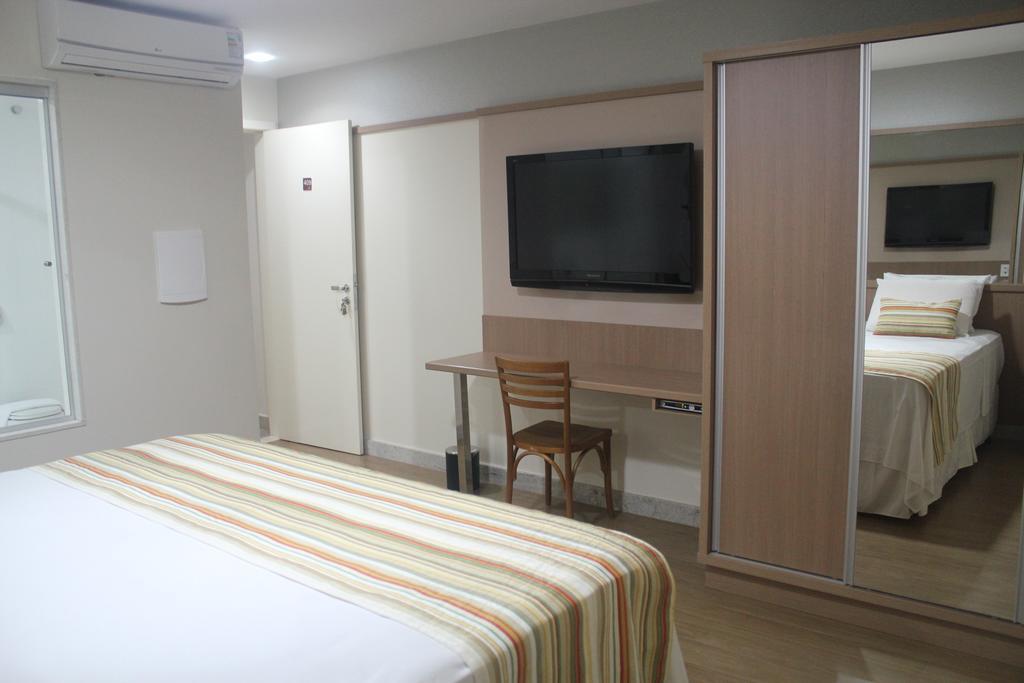 Pratti Hotel ลินญาริส ภายนอก รูปภาพ