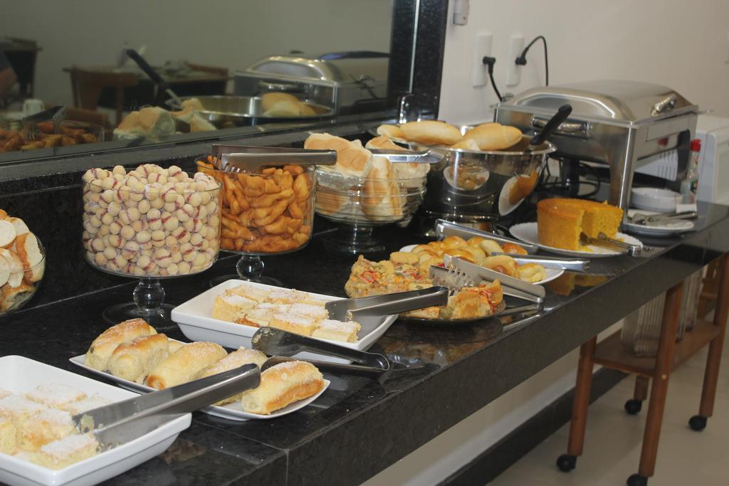 Pratti Hotel ลินญาริส ภายนอก รูปภาพ